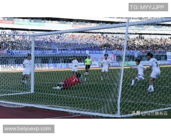 足球场上风云再起 球星们因情绪失控爆发冲突 谁能冷静掌控局面