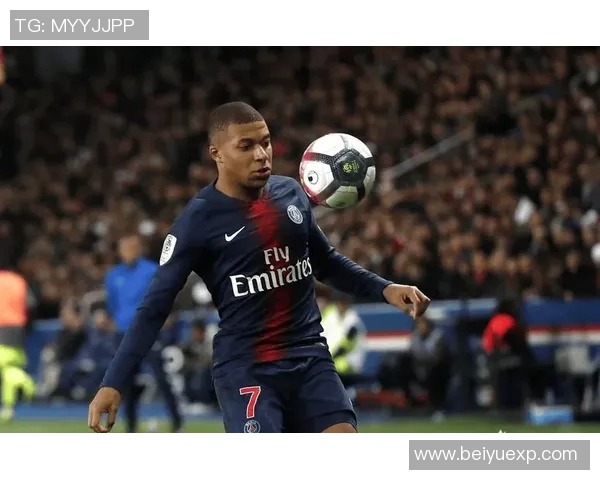 足球场上极速飞驰的球王 谁才是跑得最快的那位球星